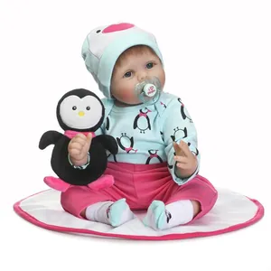 Poupée Reborn réaliste avec tenue de pingouin peluche et ensemble de tétine