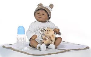 Ensemble détaillé d'une poupée reborn afro-américaine avec vêtements et accessoires
