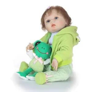Poupée bébé Reborn réaliste en sweat à capuche vert avec peluche grenouille