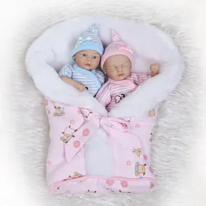 Realistische Reborn Baby Pop Met Inbakerdeken Gestreept Kruippakje Bijenborduurwerk Siliconen Stof Lichaam Mini Speelgoed Cadeau