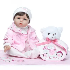Poupée Reborn réaliste avec sweat à capuche rose, ours en peluche et tétine assortie