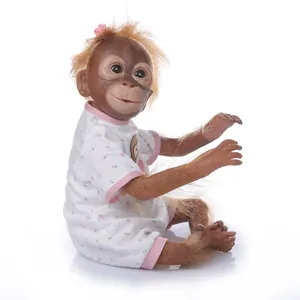 Realistische Reborn-Orang-Utan-Babypuppe mit orangefarbenem Haar im Blumen-Einteiler