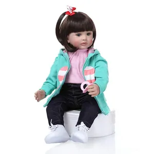 Poupée Reborn réaliste de 60cm pour fille avec cheveux bruns et sweat à capuche menthe