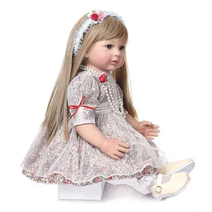 Poupée Reborn réaliste en robe de princesse fleurie avec bandeau en dentelle et collier