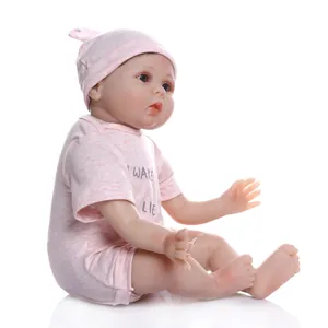 Poupée bébé Reborn réaliste de 55cm en vinyle souple avec tenue en tricot rose et bonnet