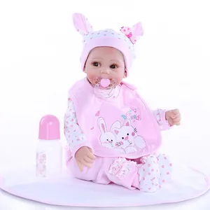 Poupée bébé réaliste 50cm en tenue à pois roses avec chapeau oreilles de lapin et biberon