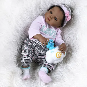 Poupée Reborn Réaliste Fille Afro-Américaine Corps en Silicone Peau Foncée Lavable Avec Vêtements Roses Accessoires Jouet