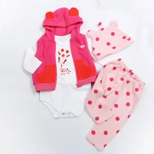 Tenue de poupée 4 pièces avec gilet rose, body, pantalon à pois et bonnet assorti