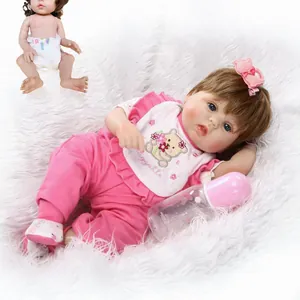 Poupée Reborn réaliste en barboteuse rose avec bavoir ours et kit d'accessoires