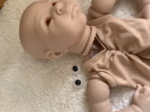 Kit de poupée reborn 22 pouces non peint avec tête, membres en vinyle et yeux bleus