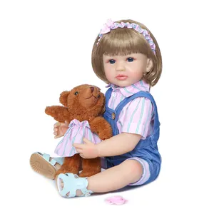 Poupée bébé Reborn de 22 pouces avec cheveux bruns et tenue rayée rose
