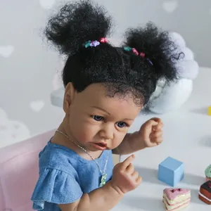 Poupée bébé Reborn afro-américaine réaliste avec peau foncée et couettes bouclées