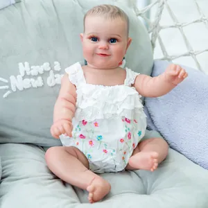 Poupée Maddie réaliste de 50cm en barboteuse de dentelle avec broderie florale