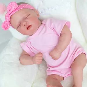 Poupée Reborn réaliste Skya 48cm en tenue rose dormant sur un coussin moelleux
