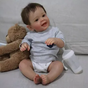 Lebensechte 24-Zoll Yannik Reborn-Puppe Junge mit Herz-Outfit, Teddybär und Fläschchen