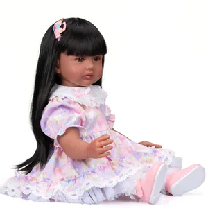 Bambola principessa realistica da 60cm con pelle scura, capelli neri e vestito unicorno