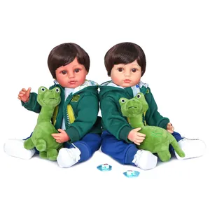 Bambola Reborn Maschio Realistica da 55cm Corpo in Silicone Vinilico Neonato Verosimile Con Vestiti da Dinosauro Accessori