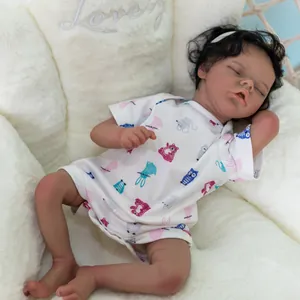 Poupée Reborn réaliste de bébé noir dormant avec cheveux frisés en barboteuse à lapin