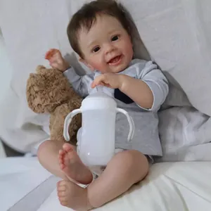 24-Zoll lebensechte Reborn Baby Puppe Junge Yannik mit Haaren und Flaschenzubehör