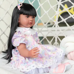 Bambola realistica di 60cm per bambina nera con vestito a fiori e capelli lunghi