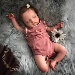 Poupée Reborn réaliste Rosalie de 19 pouces dormant en barboteuse violette sur tapis