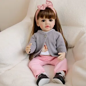 Bambola Reborn Realistica Corpo Interamente in Silicone Dipinta a Mano Morbida Bambina Realistica Con Cardigan Grigio Completo Rosa Parrucca