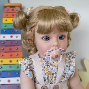 Bambola realistica da 55 cm con capelli biondi, occhi blu e vestito a fiori per neonato
