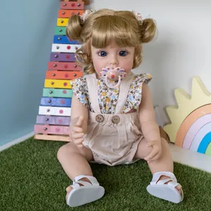Bambola Reborn in Silicone Realistica Bambina Appena Nata Capelli Biondi Occhi Blu Vestito Floreale Giocattolo Regalo