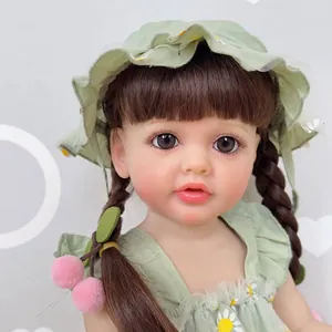 Ρεαλιστική κούκλα μωρό Betty 55cm με πράσινο φλοράλ φόρεμα, κοτσιδάκια και δαντελένιο καπέλο