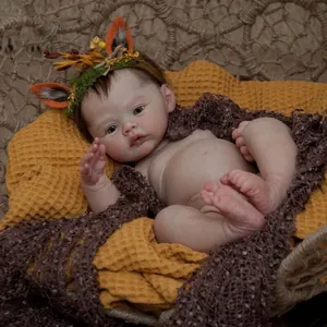Lifelike 49cm reborn baby doll Meadow with 3d skin veins in a woven basket