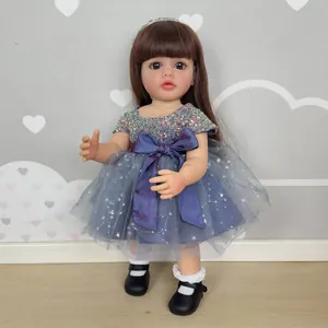 55cm naturgetreue Reborn Puppe mit braunen Haaren in Paillettenkleid und Silberkrone