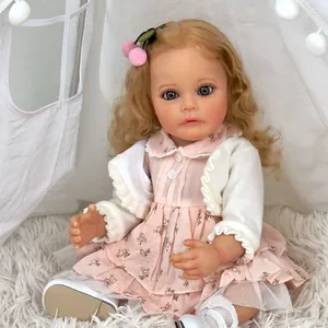 Muñeca reborn realista de 55 cm con rizos rubios en vestido floral rosa y cárdigan tejido