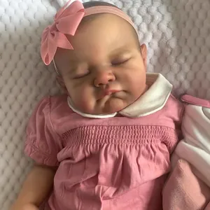 Poupée Reborn réaliste de 19 pouces August en robe rose avec bandeau à nœud