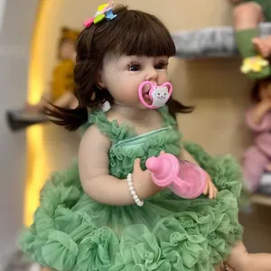 Naturgetreue Reborn Baby Puppe Silikon Ganzkörper Mädchen In Grünem Rüschenkleid Mit Magnetischem Schnuller Und Trinkflasche Spielzeug Für Kinder