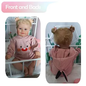Μπροστινή και πίσω όψη της κούκλας Maddie 60cm με ροζ σύνολο και χρυσές μπούκλες