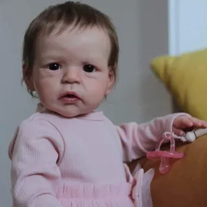 Poupée reborn réaliste de 60 cm en robe tricotée rose avec accessoire de tétine