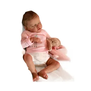 Muñeca reborn realista de 18 pulgadas con traje de jirafa rosa y conejo de peluche