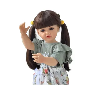 55cm realistische herboren babypop Betty in groene rutop en bloemrijke rok