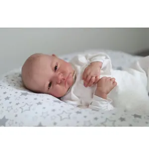 Poupée Reborn Levi réaliste de 19 pouces avec peau 3D et tenue de bébé en coton blanc