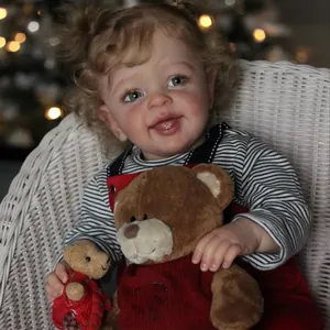 Bambola Reborn Realistica Pelle Dipinta A Mano Vene Visibili Corpo In Tessuto Morbido Capelli Radicati A Mano Con Salopette Rossa Camicia A Righe Giocattolo Bambini Regalo