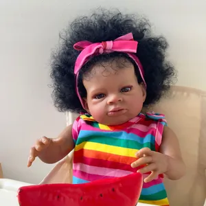 Poupée Reborn Réaliste Peau Noire Nouveau-Né Avec Vêtements à Rayures Arc-en-Ciel Cheveux Bouclés Jouet Enfant