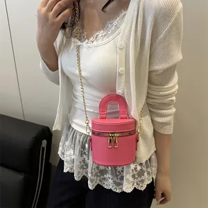 Mini sac seau cylindrique rose chic avec double fermeture éclair et chaîne dorée
