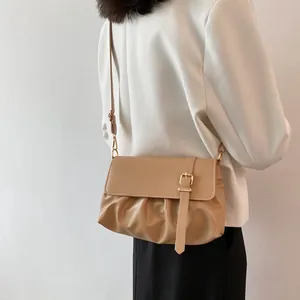Sac bandoulière plissé kaki pour femme avec boucle en métal et bandoulière réglable