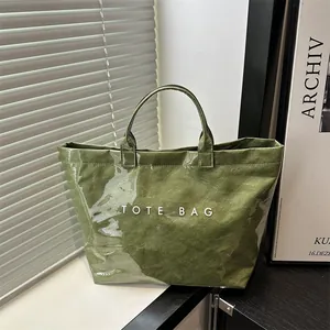 Bolso Tote Gran Capacidad PVC Impermeable Textura Papel DuPont Estampado Letras Bolso De Hombro Para Mujer