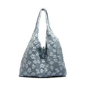 Borsa hobo blu con ricami floreali 3D bianchi e grande capacità per ogni giorno