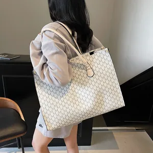 Borsa tote avorio con stampa a lettere e manici neri per il pendolarismo quotidiano