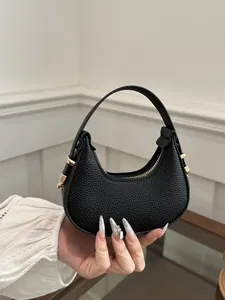 Niche Minimalist Litchi Pattern Mini Crescent Handbag Gold Hardware PU Leather Fashion Hobo Bag For Women Daily Party Accessary