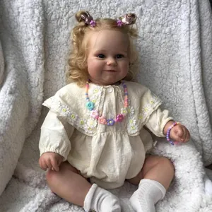 Poupée réaliste Maddie Reborn de 60cm avec boucles blondes et barboteuse blanche à marguerites