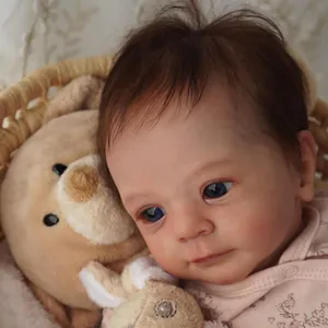 Realistische 19-Zoll Neugeborene Reborn-Puppe Felicia in rosa Blumen-Einteiler im Korb