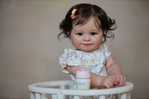 Détails de la poupée réaliste Maddie 60cm avec boucles brunes et robe à fleurs
